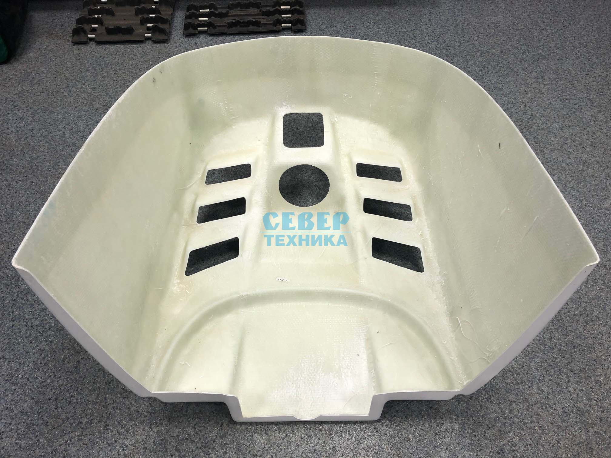 Капот /Буран 640 (фирменный)