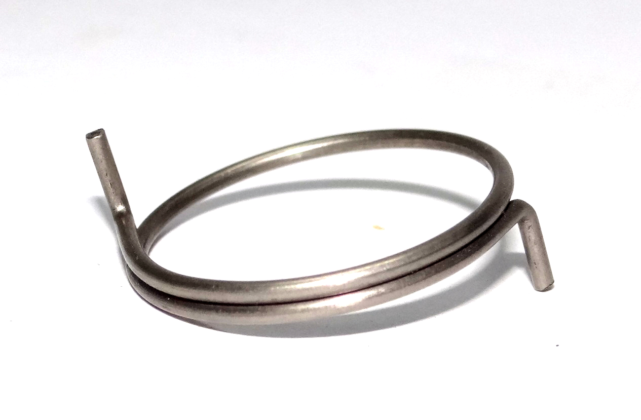 Пружина возвр. собачки ручного стартера /Yamaha 25-30 оригинал